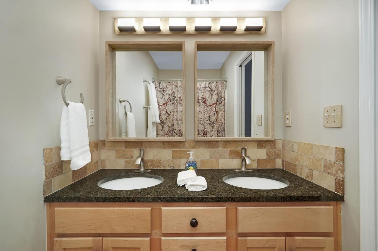 Restaurant Row Townhouse 2 King Bedrooms Louisville Exterior photo