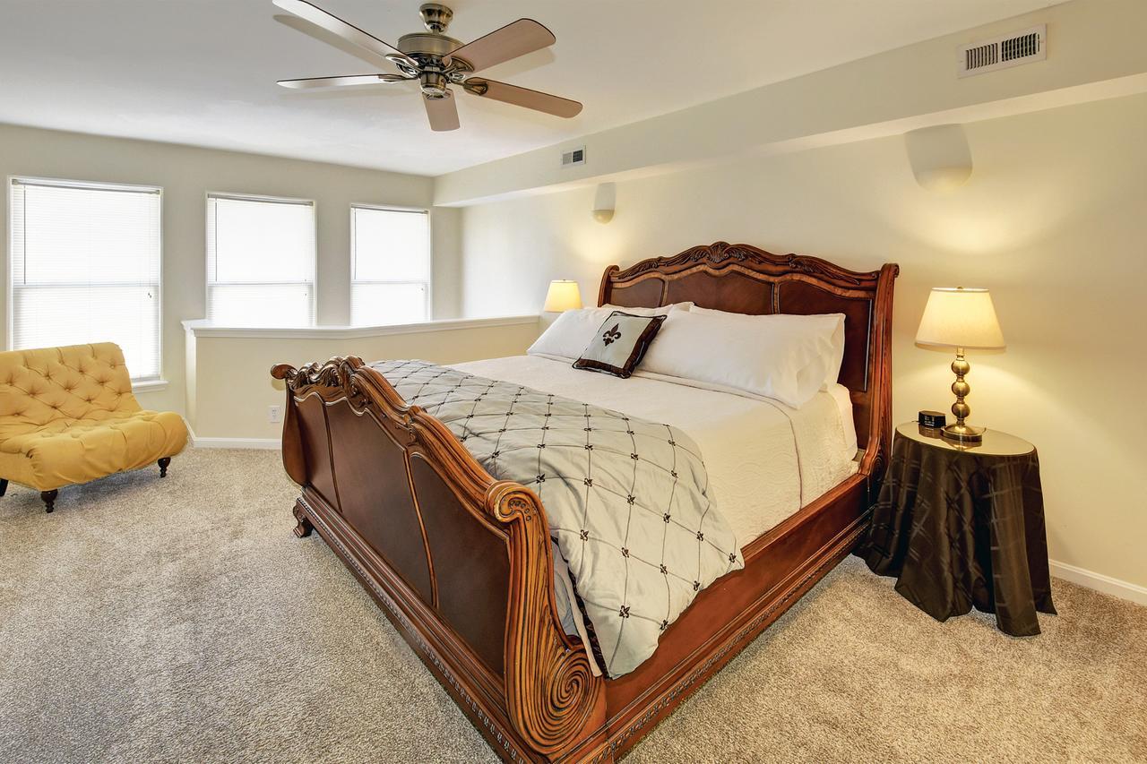 Restaurant Row Townhouse 2 King Bedrooms Louisville Exterior photo